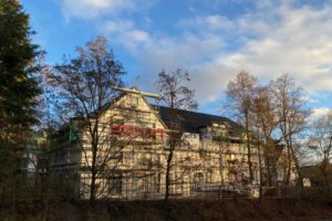 Lindengärten - Januar 2021: Dacheindeckung sowie Fenstereinbau wurde ausgeführt